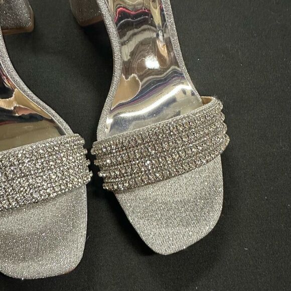 New Badgley Mischka Becca Silver Rhinestone Bedazzled Heeled Sandals 9.5 - Picture 3 of 8